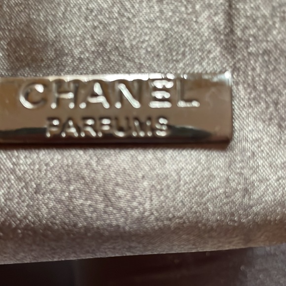 Chanel parfums cosmetic bag - Picture 5 of 6